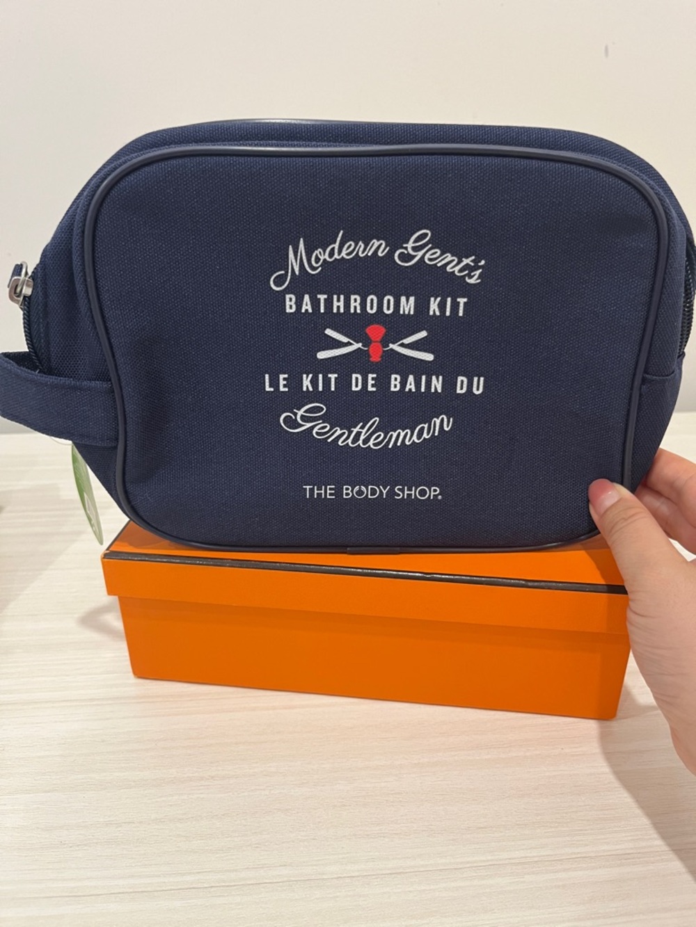 The Body Shop Navy Men‘s pouch Toiletry & Bathroom Kit Bag New w tag！